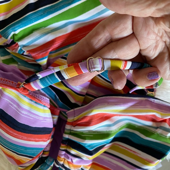 Ann Cole 16 Ladies One Piece Swimsuit
Striped multicolor halter
Adjustable strap - Picture 8 of 8